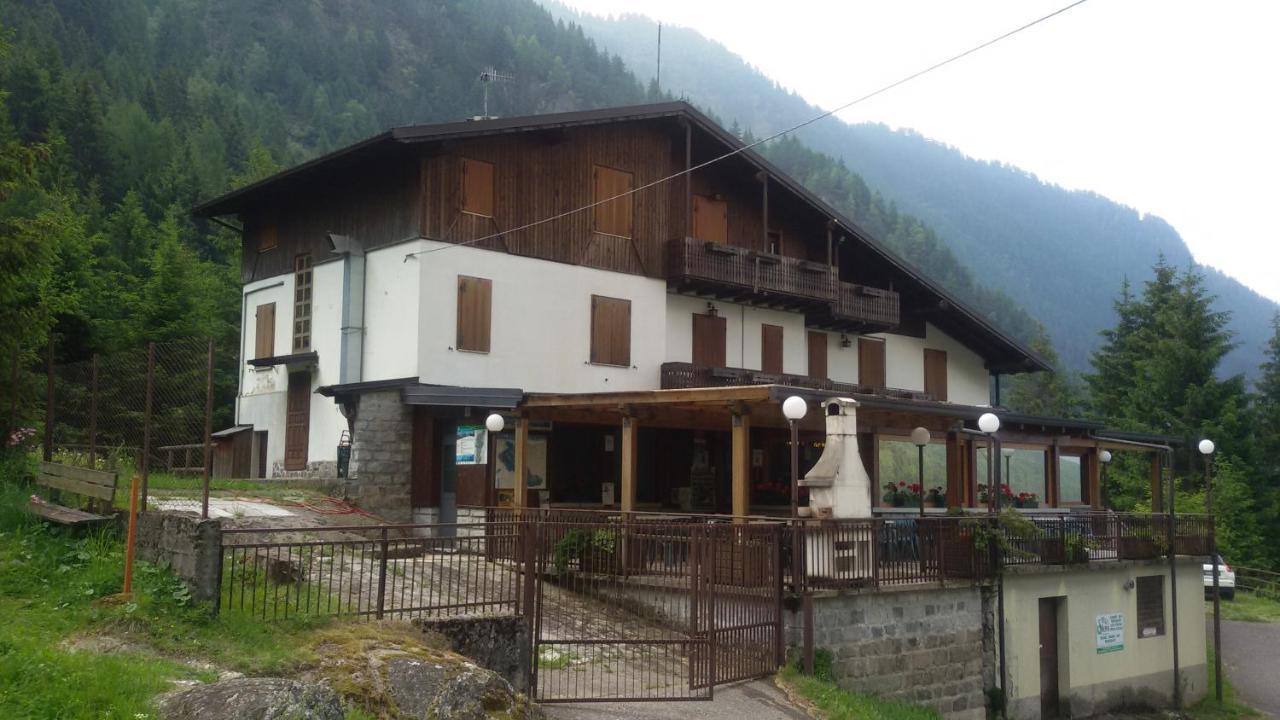 Rifugio Stella Alpina Hotell Saviore dell'Adamello Eksteriør bilde
