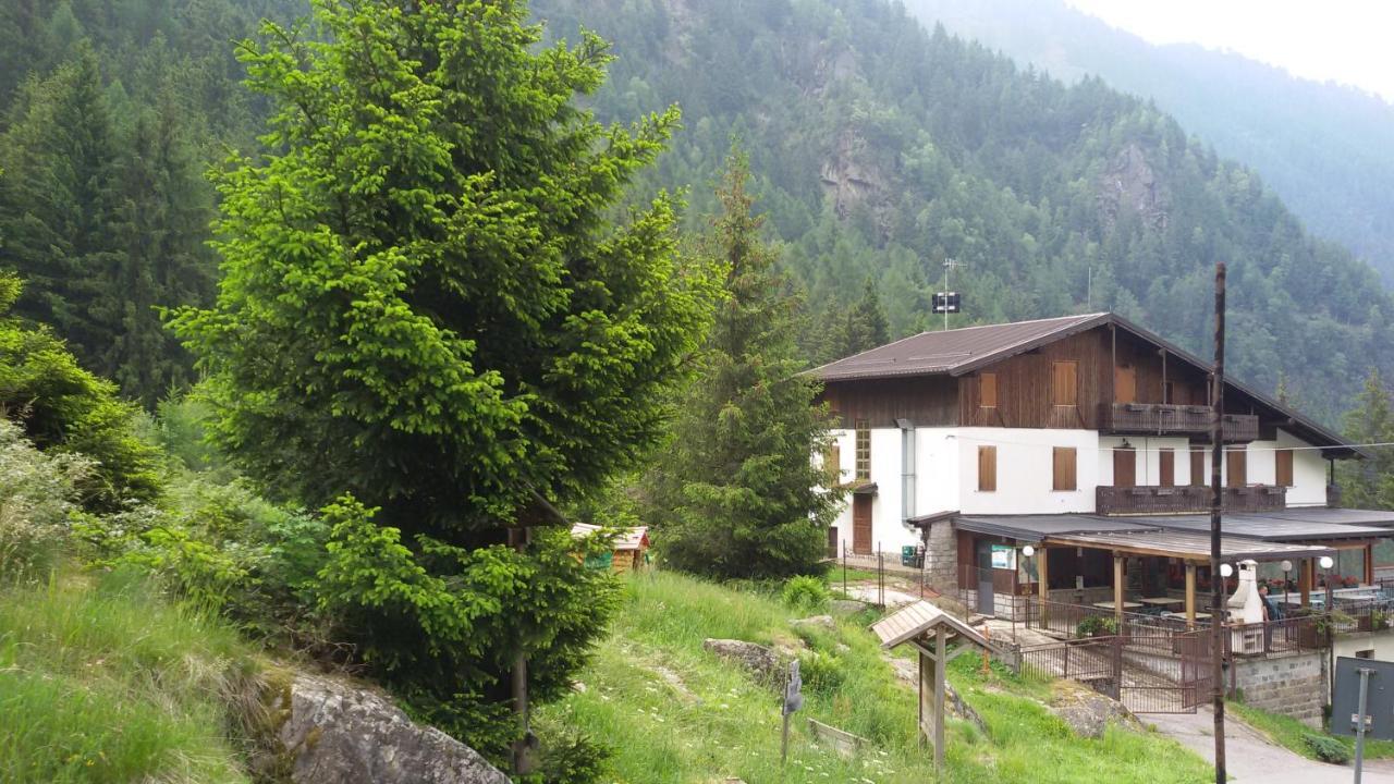 Rifugio Stella Alpina Hotell Saviore dell'Adamello Eksteriør bilde